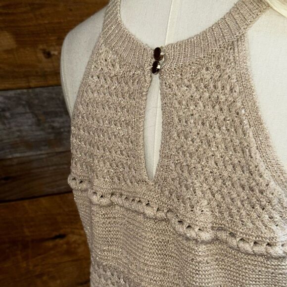 ✨ WHITE HOUSE BLACK MARKET ✨
Ecru Sleeveless Knit Halter Top
SZ M - Picture 9 of 10